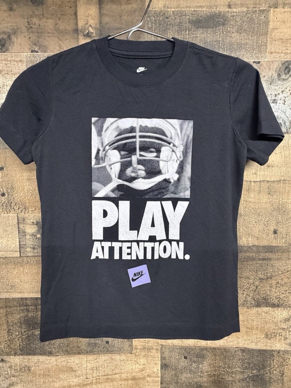 Nike Kids Size Small Play Attention Graphic Tee Football Black NWT SKU 0016